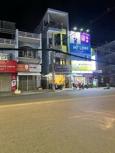 Chính chủ bán nhà 1 trệt 3 lầu, 6PN, mặt tiền Hùng Vương, Long Xuyên