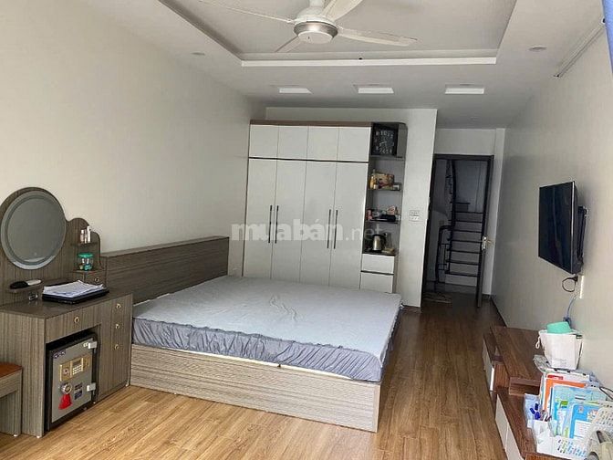 Bán nhà khu Tân Mai, Hoàng Mai, DT 42 m2 x 5 tầng 1 tum, có thang máy