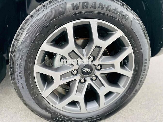 Ford Everest 2023 Titanium+ 2.0 AT 4x4 - 25000 km