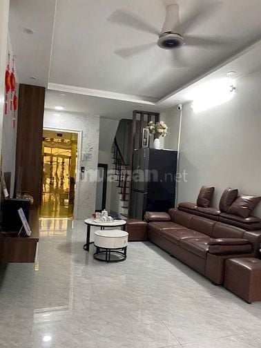 Bán nhà khu Tân Mai, Hoàng Mai, DT 42 m2 x 5 tầng 1 tum, có thang máy