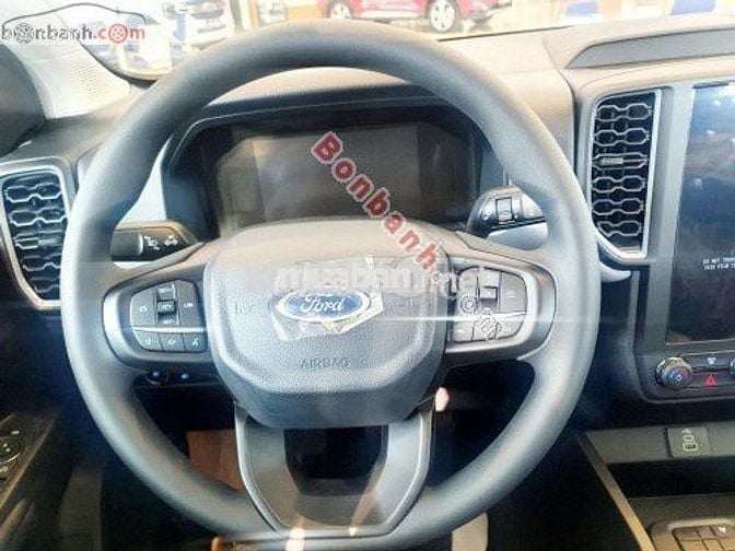 Ranger Stormtrak nhập Thái nguyên chiếc màu bạc