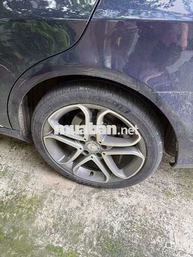 Mercedes Benz E Class 2015 E200 - 70000 km