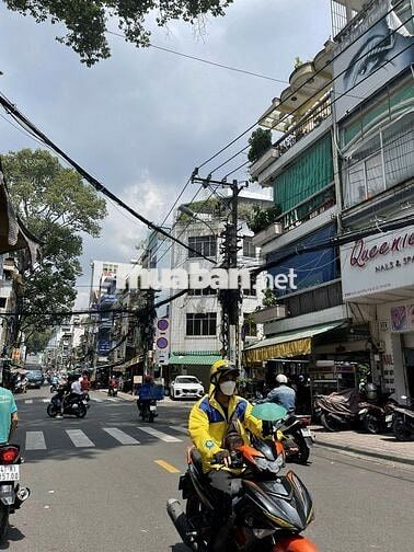 Nhà mặt tiền kết cấu sẵn, phù hợp để kinh doanh ngay. Đường Ngô Quyền