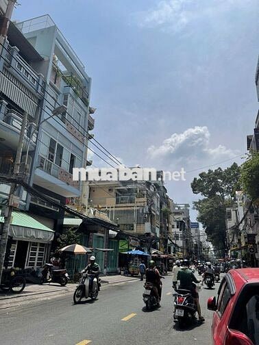 Nhà mặt tiền kết cấu sẵn, phù hợp để kinh doanh ngay. Đường Ngô Quyền
