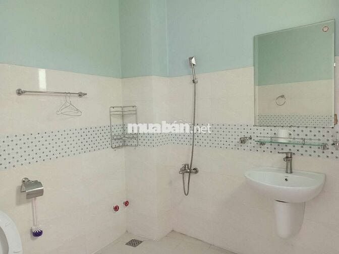 Nhà sân vườn
Full nội thất cao cấp, giá 17 triệu, hơn 400m2 sạch đẹp