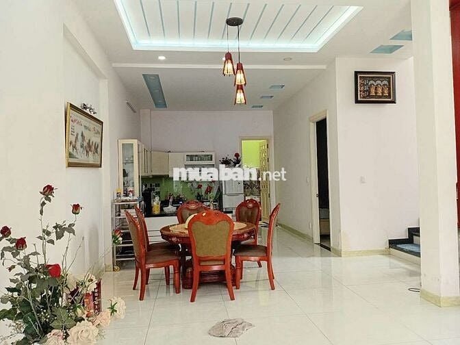 Nhà sân vườn
Full nội thất cao cấp, giá 17 triệu, hơn 400m2 sạch đẹp