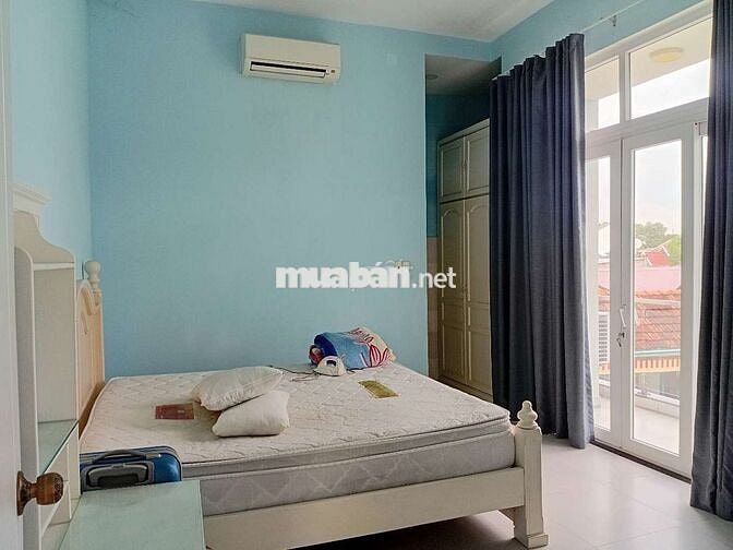 Nhà sân vườn
Full nội thất cao cấp, giá 17 triệu, hơn 400m2 sạch đẹp