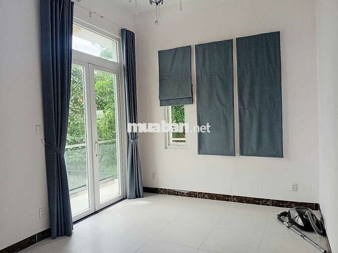 Nhà sân vườn
Full nội thất cao cấp, giá 17 triệu, hơn 400m2 sạch đẹp