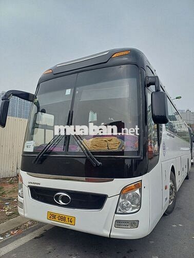 Bán xe UNIVERSE 47 chỗ đời 2016 màu trắng