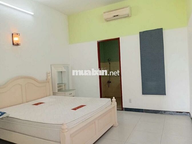 Nhà sân vườn
Full nội thất cao cấp, giá 17 triệu, hơn 400m2 sạch đẹp