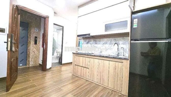 Hoàng Quốc Việt 9 tầng Lô Góc Oto tránh thu 200/ tháng Cầu Giấy
