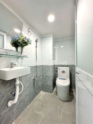 Phòng trọ có gác cửa sổ ra trời ngay đầu Quang Trung gần IUH, VLU, GDU
