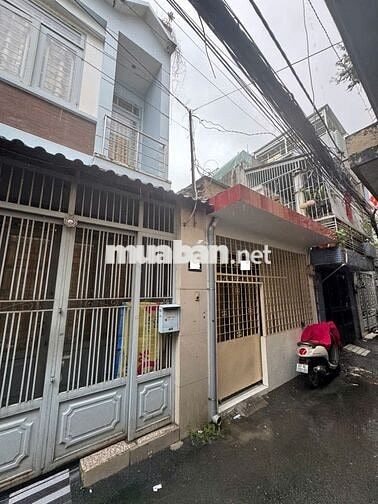 Gần bờ kè Tố Hữu xe hơi tới nơi! Nhà nát Bùi Đình Túy (5x18m) XD 4tầng