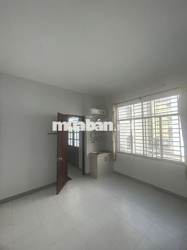Phòng đẹp - cửa sổ - full nội thất - Lotte mark Nguyễn Văn Lượng