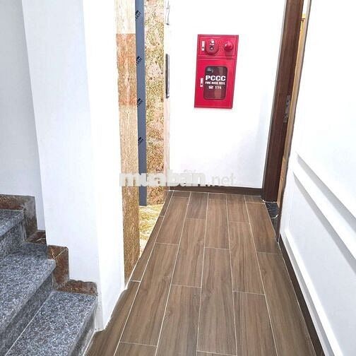 Hoàng Quốc Việt 9 tầng Lô Góc Oto tránh thu 200/ tháng Cầu Giấy