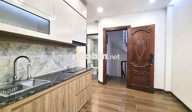 Hoàng Quốc Việt 9 tầng Lô Góc Oto tránh thu 200/ tháng Cầu Giấy