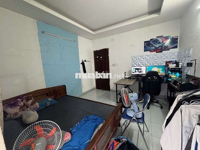 nhà nguyên căn còn 1 phòng ban công phù hợp 2 người ở giờ giấc tự do