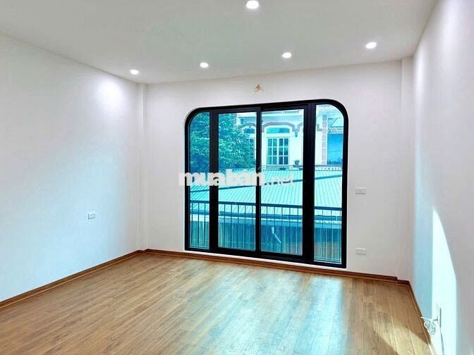 📢📢📢Nhà 40m2 x 5 Tầng Ô Tô Nhỏ Đỗ Cửa Gần Hồ Sen – Long Biên - 6.x tỷ
