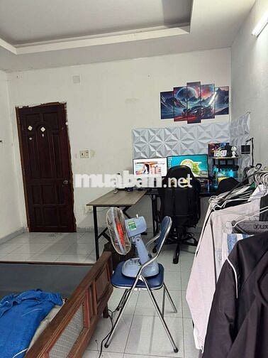 nhà nguyên căn còn 1 phòng ban công phù hợp 2 người ở giờ giấc tự do