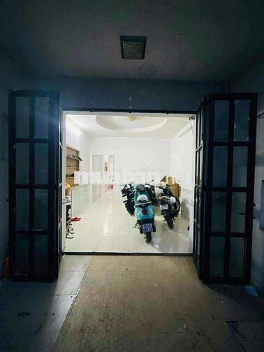 nhà nguyên căn còn 1 phòng ban công phù hợp 2 người ở giờ giấc tự do