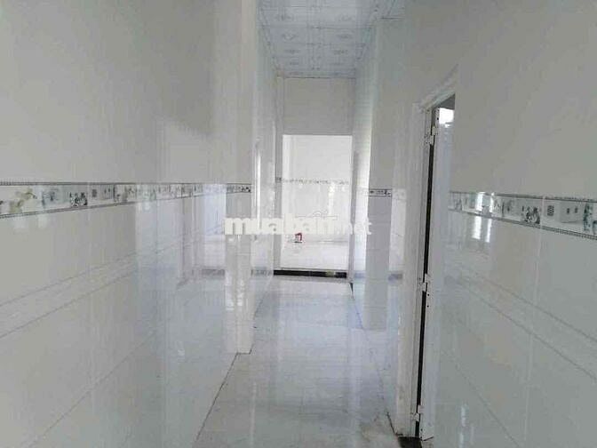 Cần Bán Nhà Cấp 4 Hẻm Xe Ô Tô 2pn 1 phòng khách Cách Quốc Lộ 1A 800m