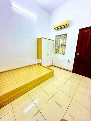 Bán nhà phố cự Lộc 85m2. Cách mặt phố 10m. 8 phòng. Giá 10.9 ty
