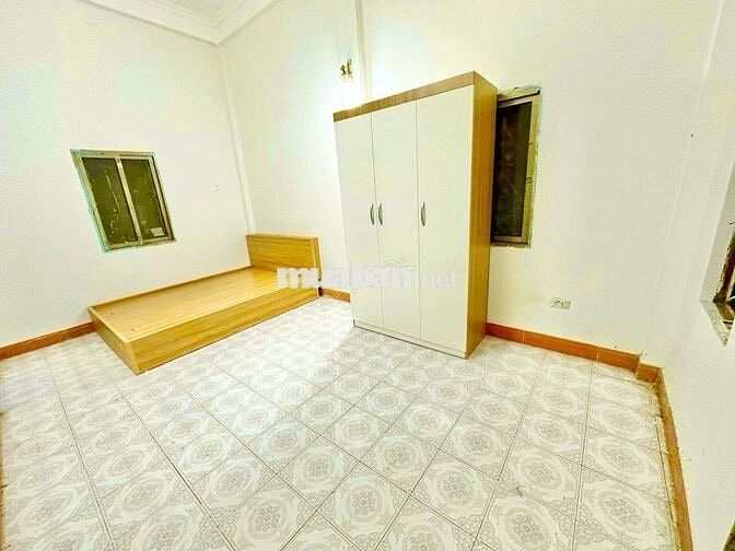 Bán nhà phố cự Lộc 85m2. Cách mặt phố 10m. 8 phòng. Giá 10.9 ty
