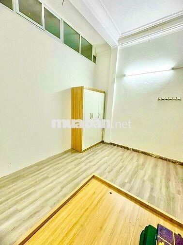 Bán nhà phố cự Lộc 85m2. Cách mặt phố 10m. 8 phòng. Giá 10.9 ty