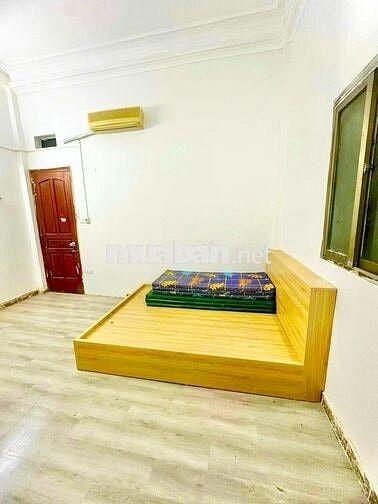 Bán nhà phố cự Lộc 85m2. Cách mặt phố 10m. 8 phòng. Giá 10.9 ty