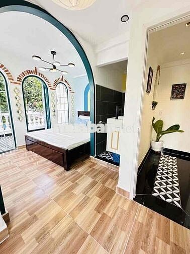 NHÀ SÂN VƯỜN. NHỈNH 4 TỶ. HXH TRƯỚC CỬA. LÔ GÓC THOÁNG MÁT. GẤP BÁN