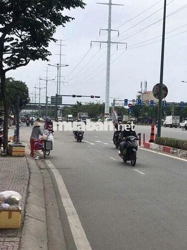 Cho thuê nhà Mặt Tiền Phạm Văn Đồng,1 Trệt ,lửng, 2 lầu+ST suốt ,Có TM
