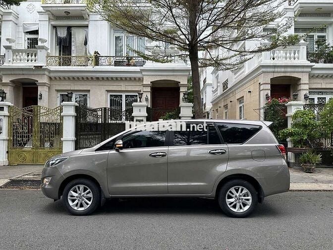 Trả góp Toyota Innova 2.0E 2017 đi lướt 8 vạn
