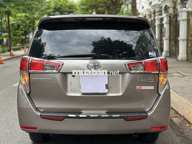 Trả góp Toyota Innova 2.0E 2017 đi lướt 8 vạn