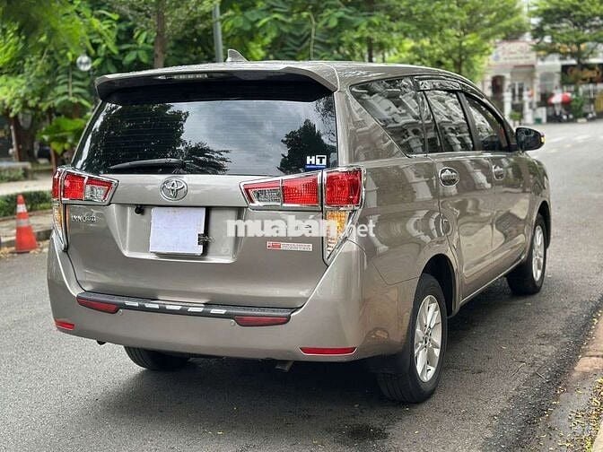 Trả góp Toyota Innova 2.0E 2017 đi lướt 8 vạn