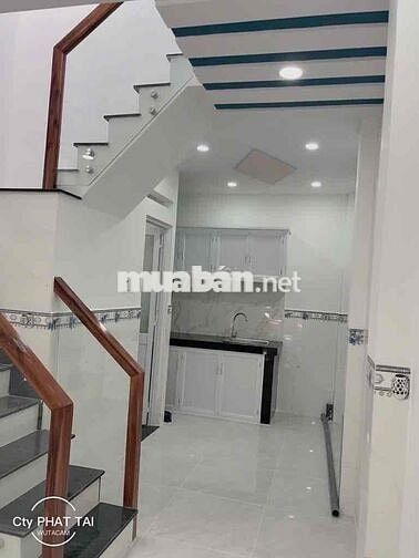 Nhà 2 tầng ,gần 30m2, ban công thoáng mát.loanh quanh chưa tới 3tỷ.Nga