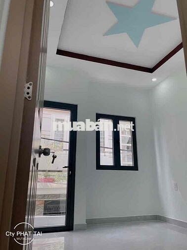 Nhà 2 tầng ,gần 30m2, ban công thoáng mát.loanh quanh chưa tới 3tỷ.Nga