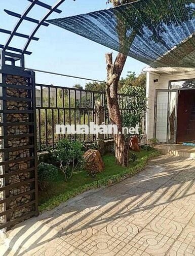 Chuyển công tác cần bán gấp lỗ lại căn nhà 153 m2 tặng vườn tiểu cảnh