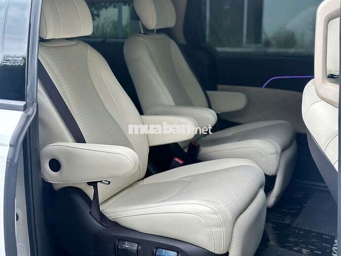 Kia carnival 2.2D signature - 25000 km