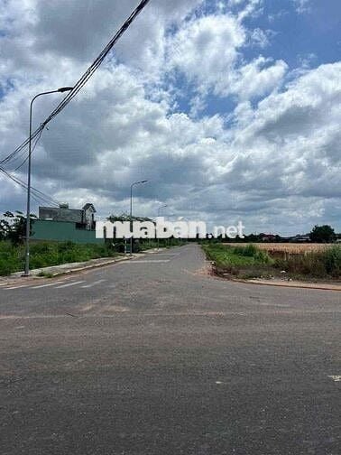 chủ cần tiền bán gấp lô đất cách QL13 100m