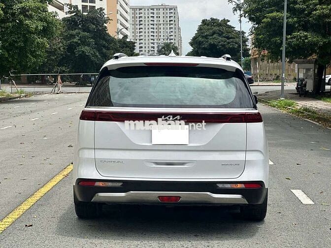 Kia carnival 2.2D signature - 25000 km