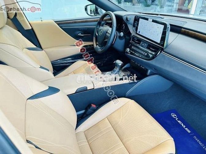 Lexus ES 250 2025
