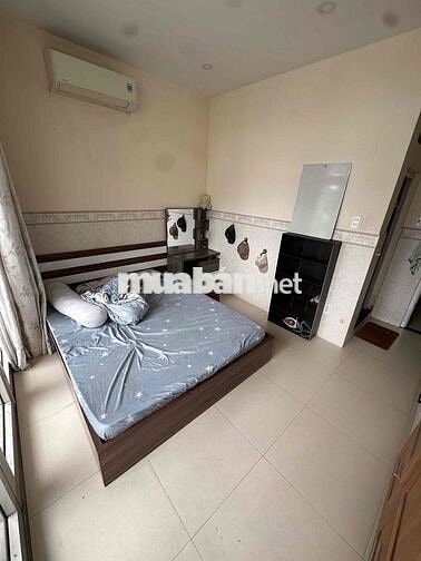 cho thuê phòng có ban công, toilet, nội thất đầy đủ