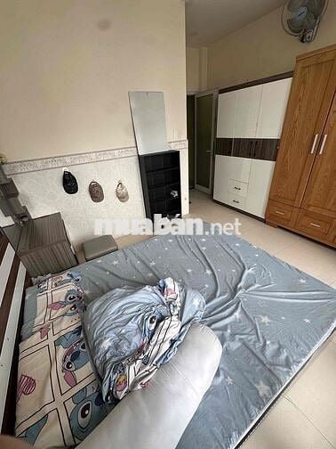 cho thuê phòng có ban công, toilet, nội thất đầy đủ