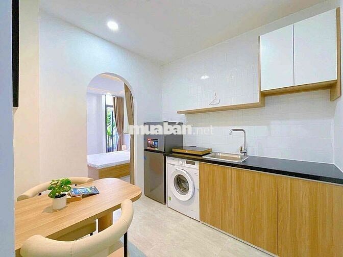 1 PHÒNG NGỦ BAN CÔNG đầy đủ nội thất có máy giặt riêng