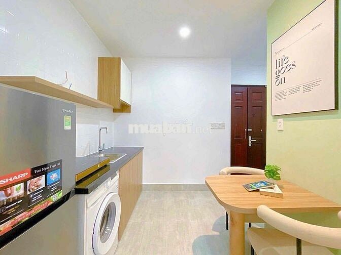 1 PHÒNG NGỦ BAN CÔNG đầy đủ nội thất có máy giặt riêng