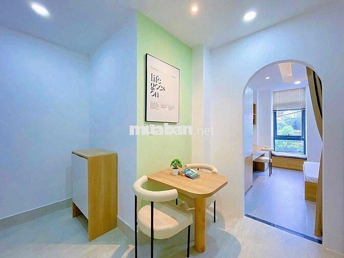 1 PHÒNG NGỦ BAN CÔNG đầy đủ nội thất có máy giặt riêng