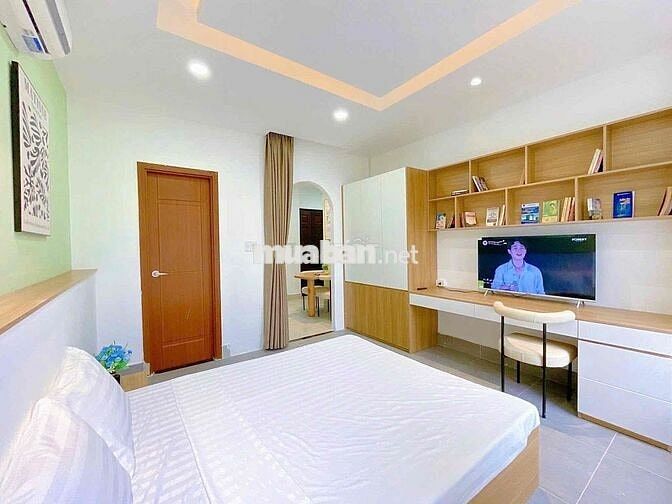 1 PHÒNG NGỦ BAN CÔNG đầy đủ nội thất có máy giặt riêng