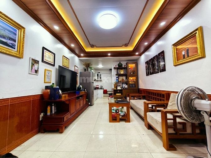 Bán nhà Vĩnh Hưng, Hoàng Mai, ô tô đỗ cửa, Dt 32m2, 3t, mt 3.5m, đẹp ở