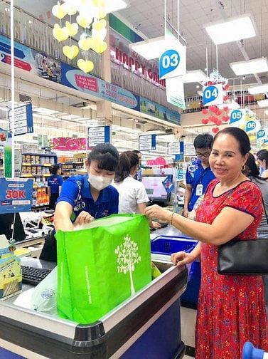 Tuyển Sinh Viên - Trung Tuổi Làm Bán Hàng, Bảo Vệ, Tạp Vụ, Thu Ngân