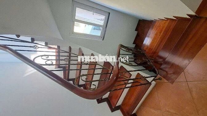 Nhà Nguyễn Văn Cừ 55m2-6 Tầng thang máy - Ô tô tránh - Giá 28 Tr